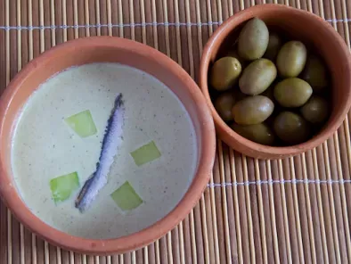 Grüne Oliven & Sardellen Suppe